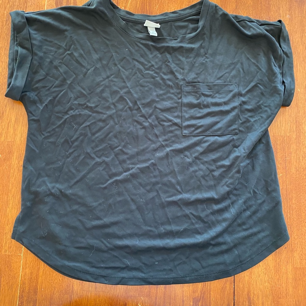 Black short sleeve t shirt